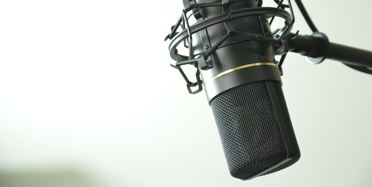 Csak a keresztig – A Hetedik Folyóirat pódiumbeszélgetése  Szilasi Katalinnal Csak a keresztig  című új kötete kapcsán