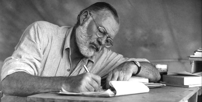 125 éve született Ernest Hemingway (1899–1961) irodalmi Nobel-díjas amerikai regényíró, novellista, újságíró